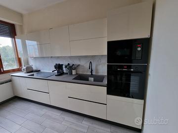 Cucina Lineare Laccata Lucida Gemal