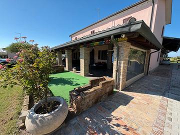 Casale al mare immerso nelle saline di cervia