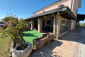 Casale al mare immerso nelle saline di cervia