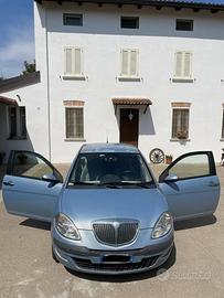 Lancia y