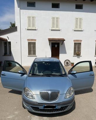 Lancia y