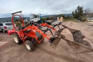 Trattore kubota aste19 con benna anteriore e fresa
