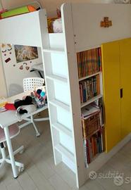 Cameretta con letto a soppalco Ikea