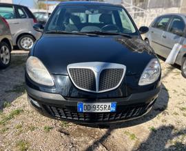 Lancia Ypsilon 1.2 Momo Design
