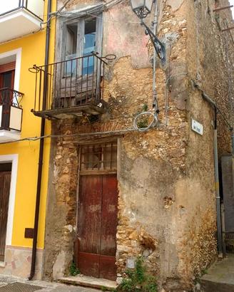 Appartamento da ristrutturare in Calabria