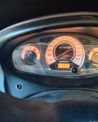 Suzuki Burgman 125 – 2007 – 2 caschi inclusi

