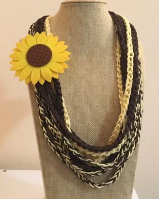 Collana sciarpa in cotone con girasole