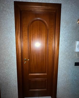 Porte in legno battenti e scorrevoli