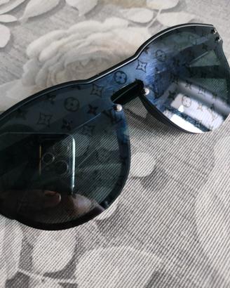 Louis Vuitton Waimea Round (Z1333W)