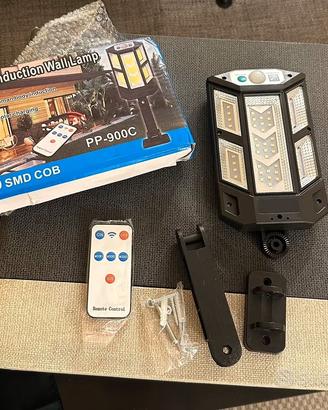 Faro led solare da esterno con telecomando