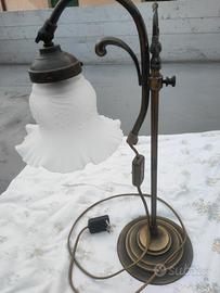 lampada in ottone da tavolo