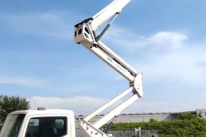 Piattaforma aerea Oil & Steel 2010 Compact RE