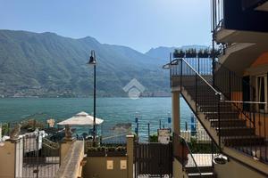 MONOLOCALE A MONTE ISOLA