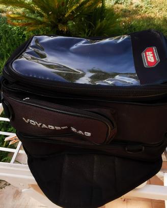 Tre borse moto Givi Voyager, serbatoio e laterali