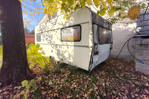 RIMORCHIO CAMPER FENDT -- GRATIS (da demolire)