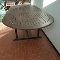 tavolo da giardino in legno buono più sedie