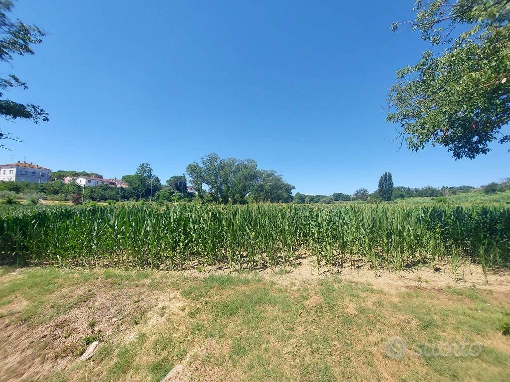 Terreno di 11000 m² a Pesaro - Altro