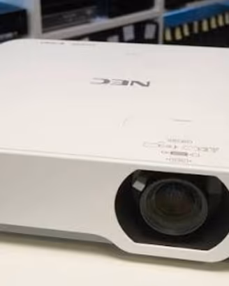 Proiettore NEC LASER 5000 lumen solo 10h uso