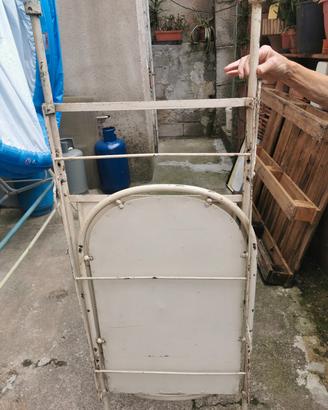 lettino vintage in ferro battuto