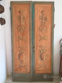 Porta antica dipinta a grottesche