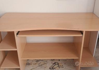 Scrivania porta PC in legno con ripiano estraibile