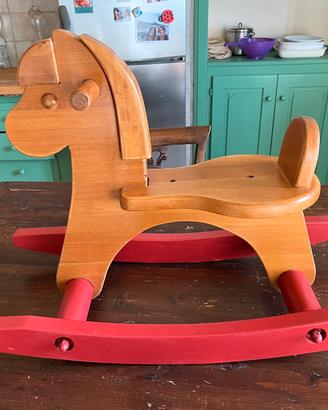 Cavallino  a dondolo in legno