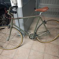 Bicicletta scatto fisso
