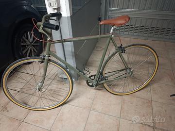 Bicicletta scatto fisso