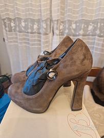 Scarpa elegante con tacco 10