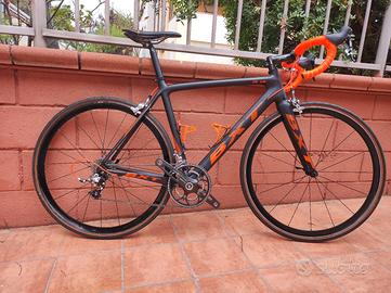 bici corsa in carbonio no brand 