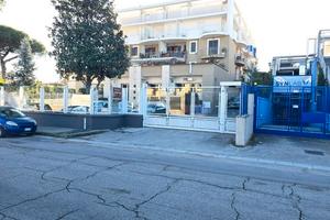 Ufficio di rappresentanza con parcheggio