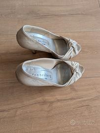 scarpe beige con tacco 