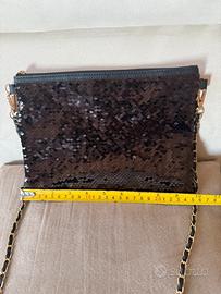 Borsa a tracolla nera con paillettes e catena