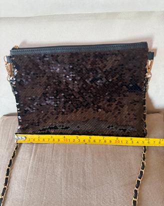 Borsa a tracolla nera con paillettes e catena