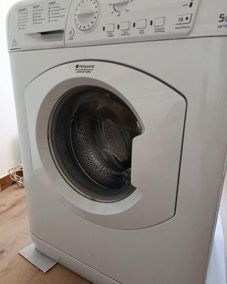 Lavatrice 5 kg. Hotpoint Ariston.