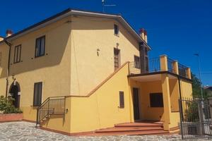 Casa indipendente in c.da Colle dell'Orso