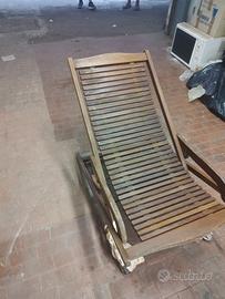 Sedia a sdraio in  teak da giardino o terrazzo