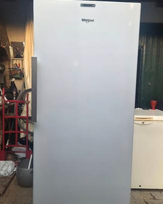 Congelatore verticale 6thSense Whirpool