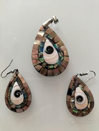 ciondolo e orecchini