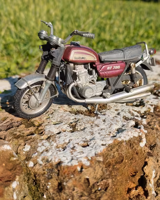 Modellino Polistil MS 104 Suzuki GT 750 vintage