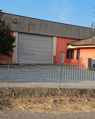 capannone e casa