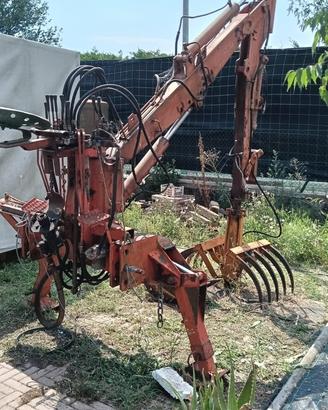 Retroescavatore per trattore
