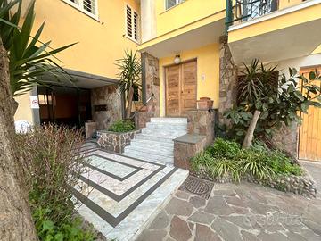 Sant'anastasia- palazzina + box + locali comm.li