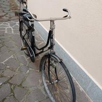 bici donna con freni a bacchetta.