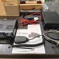 ICOM IC 7000 con accordatore AT180