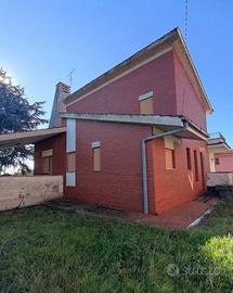 Villa centrale su terreno/parco edificabile