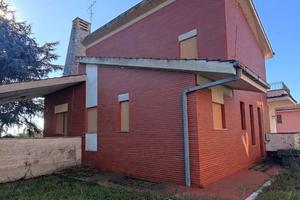 Villa centrale su terreno/parco edificabile