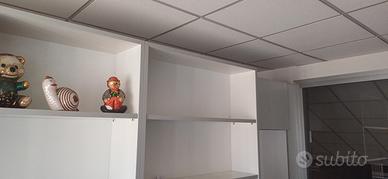 parete libreria con porta 