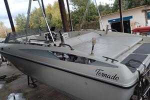 Barca Tornado Motore Entrobordo