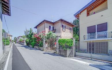 SESTO CALENDE - VILLA BIFAMILIARE CON GIARDINO